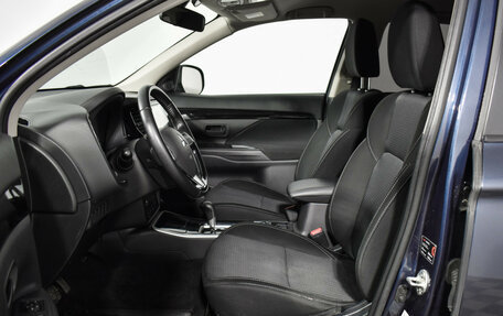 Mitsubishi Outlander III рестайлинг 3, 2019 год, 1 680 000 рублей, 10 фотография