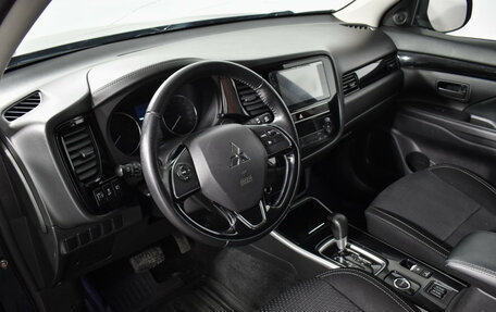 Mitsubishi Outlander III рестайлинг 3, 2019 год, 1 680 000 рублей, 9 фотография