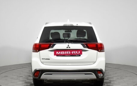 Mitsubishi Outlander III рестайлинг 3, 2020 год, 2 290 000 рублей, 6 фотография