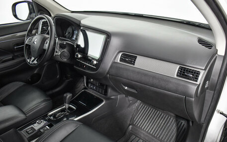 Mitsubishi Outlander III рестайлинг 3, 2020 год, 2 290 000 рублей, 12 фотография