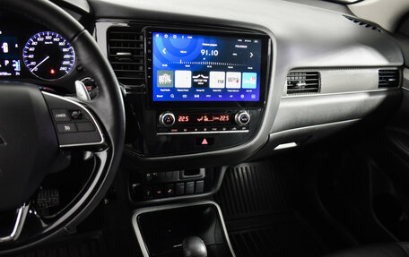 Mitsubishi Outlander III рестайлинг 3, 2020 год, 2 290 000 рублей, 15 фотография