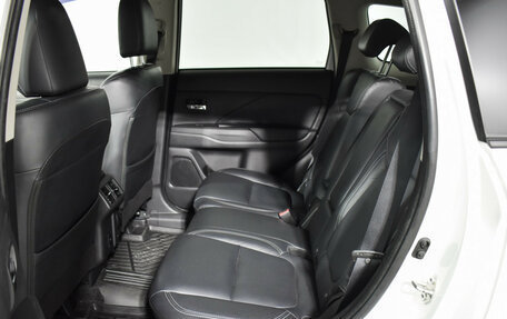 Mitsubishi Outlander III рестайлинг 3, 2020 год, 2 290 000 рублей, 11 фотография