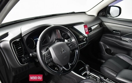 Mitsubishi Outlander III рестайлинг 3, 2020 год, 2 290 000 рублей, 9 фотография