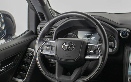 Toyota Land Cruiser, 2023 год, 12 700 000 рублей, 15 фотография