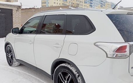 Mitsubishi Outlander III рестайлинг 3, 2014 год, 1 550 000 рублей, 7 фотография