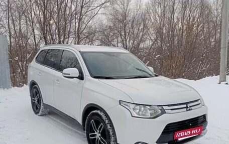 Mitsubishi Outlander III рестайлинг 3, 2014 год, 1 550 000 рублей, 6 фотография