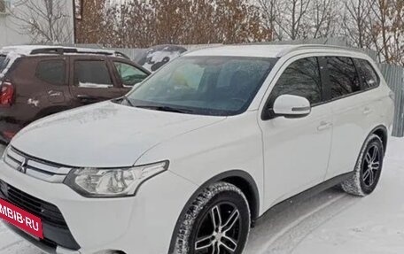 Mitsubishi Outlander III рестайлинг 3, 2014 год, 1 550 000 рублей, 4 фотография