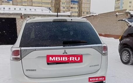 Mitsubishi Outlander III рестайлинг 3, 2014 год, 1 550 000 рублей, 2 фотография