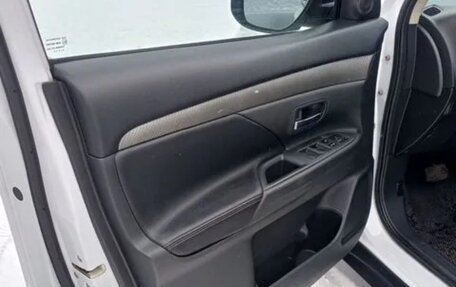 Mitsubishi Outlander III рестайлинг 3, 2014 год, 1 550 000 рублей, 12 фотография