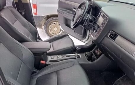 Mitsubishi Outlander III рестайлинг 3, 2014 год, 1 550 000 рублей, 18 фотография