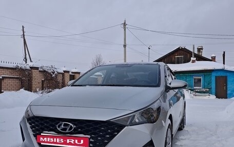 Hyundai Solaris II рестайлинг, 2021 год, 1 550 000 рублей, 2 фотография