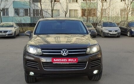Volkswagen Touareg III, 2011 год, 1 850 000 рублей, 2 фотография