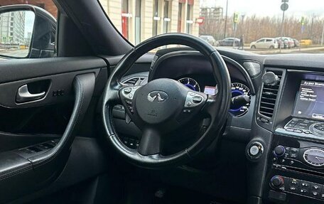 Infiniti QX70, 2014 год, 2 220 000 рублей, 16 фотография