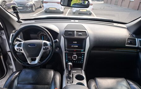 Ford Explorer VI, 2012 год, 1 350 000 рублей, 7 фотография