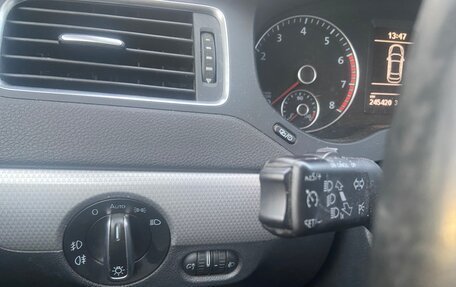 Volkswagen Jetta VI, 2013 год, 815 000 рублей, 5 фотография