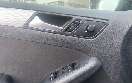 Volkswagen Jetta VI, 2013 год, 815 000 рублей, 8 фотография