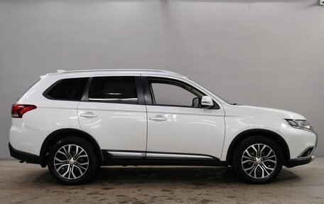 Mitsubishi Outlander III рестайлинг 3, 2018 год, 2 258 000 рублей, 8 фотография