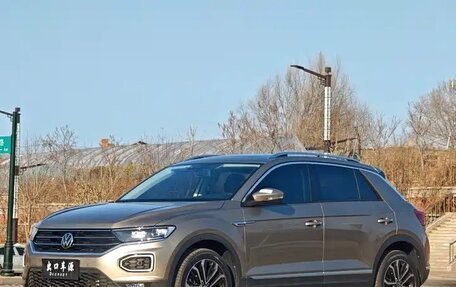 Volkswagen T-Roc I, 2022 год, 1 745 000 рублей, 1 фотография