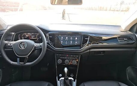 Volkswagen T-Roc I, 2022 год, 1 745 000 рублей, 7 фотография