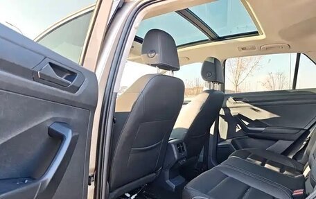 Volkswagen T-Roc I, 2022 год, 1 745 000 рублей, 10 фотография