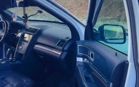 Ford Explorer VI, 2015 год, 2 700 000 рублей, 3 фотография