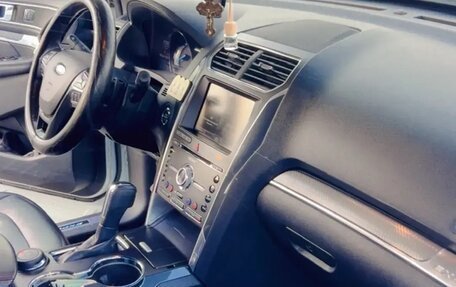 Ford Explorer VI, 2015 год, 2 700 000 рублей, 6 фотография