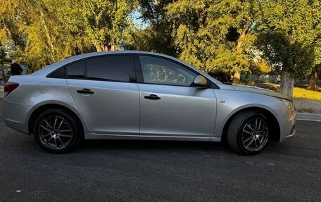 Chevrolet Cruze II, 2012 год, 600 000 рублей, 3 фотография