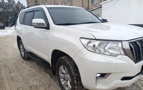 Toyota Land Cruiser Prado 150 рестайлинг 2, 2017 год, 4 150 000 рублей, 2 фотография