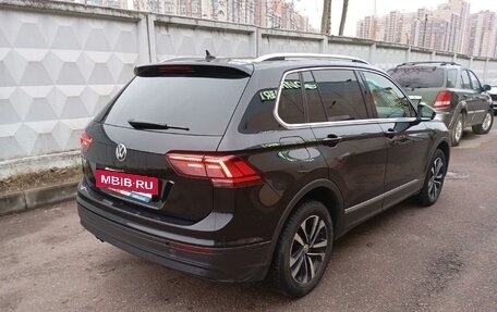 Volkswagen Tiguan II, 2018 год, 1 943 000 рублей, 3 фотография