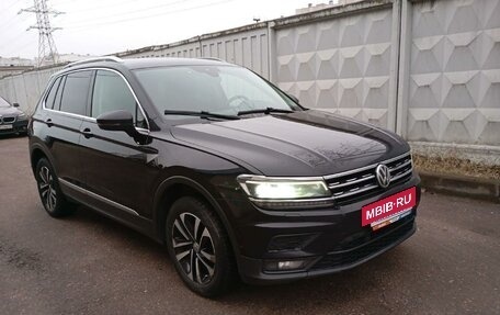 Volkswagen Tiguan II, 2018 год, 1 943 000 рублей, 2 фотография