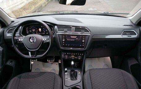 Volkswagen Tiguan II, 2018 год, 1 943 000 рублей, 5 фотография