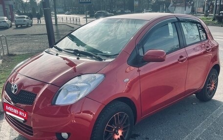 Toyota Yaris III рестайлинг, 2008 год, 760 000 рублей, 2 фотография