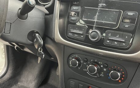 Renault Logan II, 2020 год, 650 000 рублей, 10 фотография