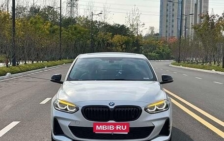 BMW 1 серия, 2022 год, 1 720 000 рублей, 2 фотография