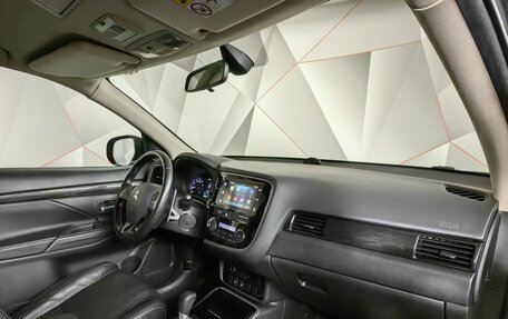 Mitsubishi Outlander III рестайлинг 3, 2018 год, 2 198 000 рублей, 10 фотография