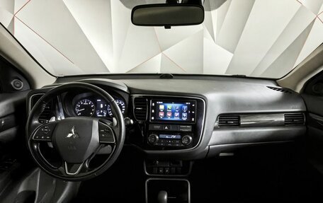 Mitsubishi Outlander III рестайлинг 3, 2018 год, 2 198 000 рублей, 11 фотография