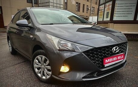 Hyundai Solaris II рестайлинг, 2021 год, 1 700 000 рублей, 2 фотография