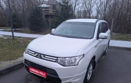 Mitsubishi Outlander III рестайлинг 3, 2013 год, 1 400 000 рублей, 1 фотография