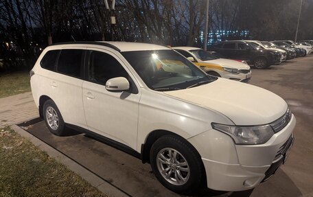 Mitsubishi Outlander III рестайлинг 3, 2013 год, 1 400 000 рублей, 5 фотография