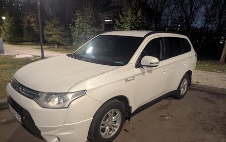 Mitsubishi Outlander III рестайлинг 3, 2013 год, 1 400 000 рублей, 6 фотография