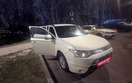 Mitsubishi Outlander III рестайлинг 3, 2013 год, 1 400 000 рублей, 3 фотография