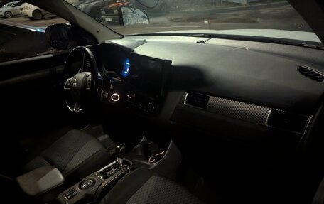 Mitsubishi Outlander III рестайлинг 3, 2013 год, 1 400 000 рублей, 12 фотография