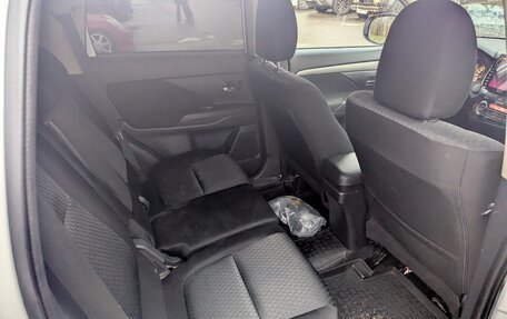 Mitsubishi Outlander III рестайлинг 3, 2013 год, 1 400 000 рублей, 14 фотография