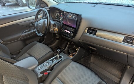 Mitsubishi Outlander III рестайлинг 3, 2013 год, 1 400 000 рублей, 16 фотография