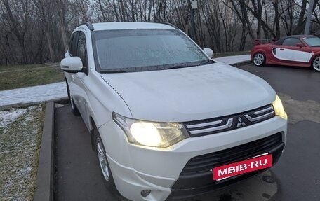 Mitsubishi Outlander III рестайлинг 3, 2013 год, 1 400 000 рублей, 20 фотография