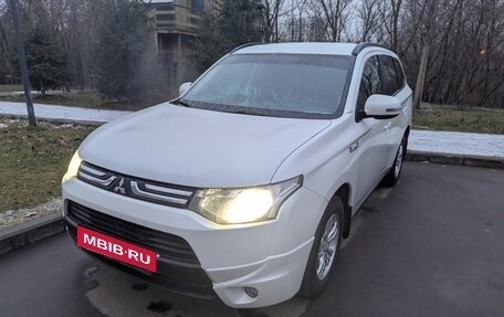 Mitsubishi Outlander III рестайлинг 3, 2013 год, 1 400 000 рублей, 19 фотография