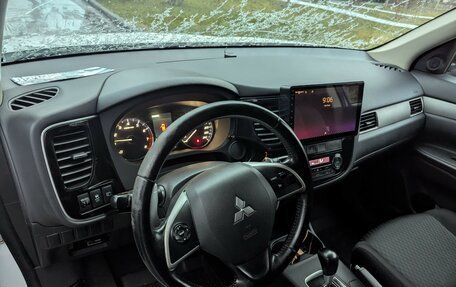 Mitsubishi Outlander III рестайлинг 3, 2013 год, 1 400 000 рублей, 26 фотография