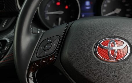 Toyota C-HR I рестайлинг, 2019 год, 2 260 000 рублей, 12 фотография