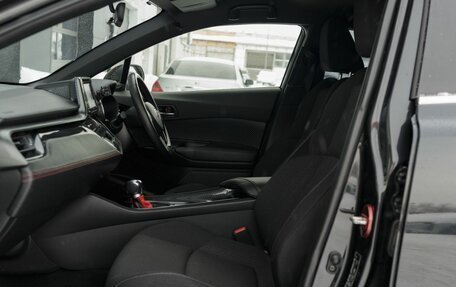 Toyota C-HR I рестайлинг, 2019 год, 2 260 000 рублей, 20 фотография