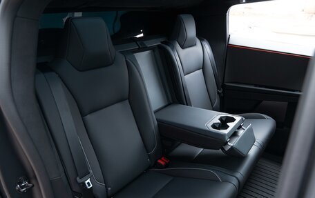 Tesla Cybertruck, 2024 год, 22 699 000 рублей, 18 фотография